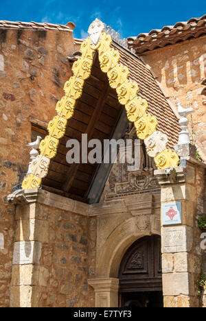 Rennes-le-Chateau porta anteriore della chiesa Foto Stock