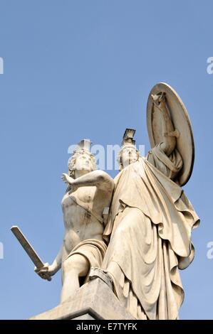 Dettagli architettonici di statua a Berlino, Germania Foto Stock