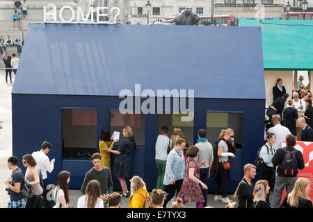 London Design Festival 2014 presenta il suo punto di riferimento progetto 'un posto chiamato casa in Trafalgar Square Foto Stock