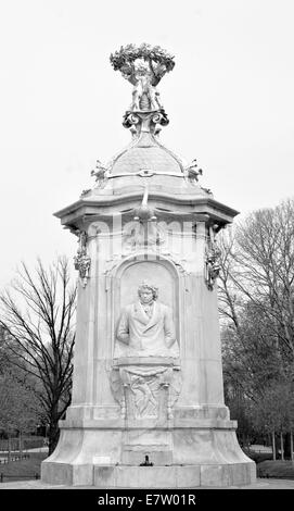 Dettagli architettonici del monumento di Haydn, Beethoven e Mozart (Berlino, Germania) Foto Stock