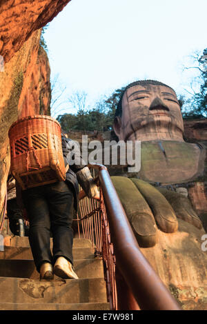 Gente di Leshan Buddha gigante, il più grande Buddha di pietra nel mondo Sichuan, Cina Foto Stock