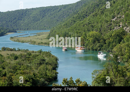 Gite in barca passando da Skradin al Parco Nazionale di Krka, Dalmazia, Croazia Foto Stock