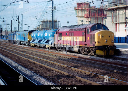 Locomotiva diesel classe 37 numero 37669 a Doncaster Inghilterra in 2000 Foto Stock