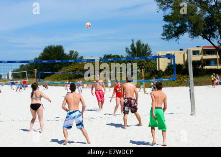 Riproduzione casuale pallavolo a Bradenton Beach Bradenton Florida FL Foto Stock