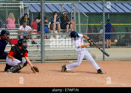 Little League Baseball player età 13 Foto Stock