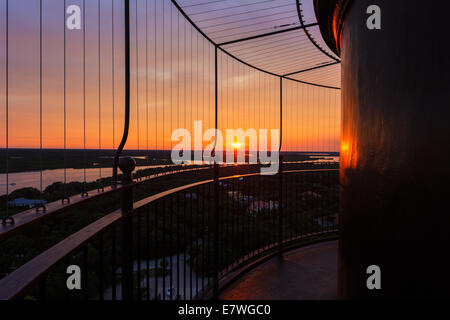 Tramonto dalla cima di Ponce de Leon faro di ingresso. Situato in Ponce Inlet vicino a Daytona Beach in Florida. Foto Stock