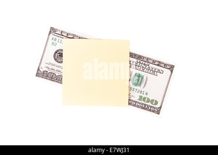 Un centinaio di dollari con giallo, vuoto post sticky è nota per il suo messaggio, isolati su sfondo bianco. Foto Stock