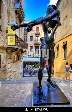 Omaggio a Newton, bronzo figura nelle strade di Figueres, Figueras, provincia di Girona, in Catalogna, Spagna Foto Stock