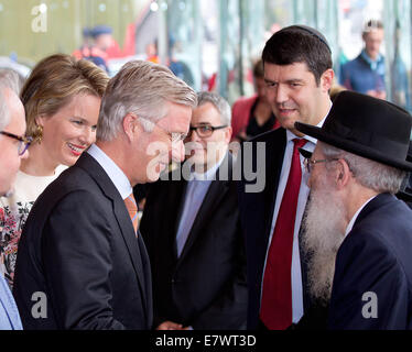 Anversa, Belgio. 24Sep, 2014. Re Filip e HM Regina Mathilde HM Re Filip e HM Regina Mathilde visita la mostra Libri santi, luoghi santi nel Museo Aan de Stroom (MAS) di Anversa. Credito: dpa picture alliance/Alamy Live News Foto Stock