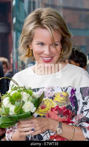 Anversa, Belgio. 24Sep, 2014. Regina Mathilde HM Re Filip e HM Regina Mathilde visita la mostra Libri santi, luoghi santi nel Museo Aan de Stroom (MAS) di Anversa. Credito: dpa picture alliance/Alamy Live News Foto Stock