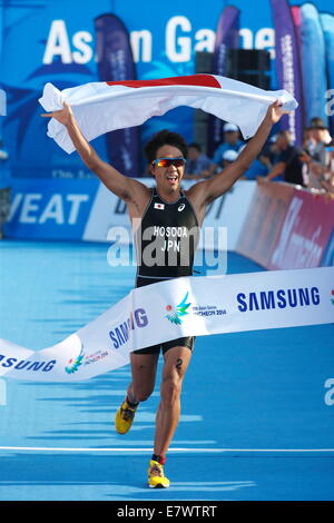 Incheon, Corea del Sud. 25 Settembre 2014.Yuichi Hosoda (JPN) Triathlon : Uomini Individuale al Songdo Central Park Triathlon Venue durante il 2014 Incheon giochi asiatici in Incheon, Corea del Sud . Credito: Aflo Co. Ltd./Alamy Live News Foto Stock