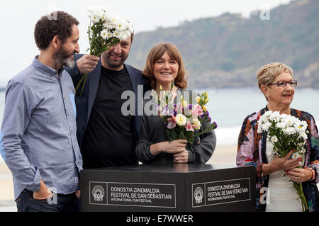 Direttore Jon Garano, Josean Bengoetxea, attrici Nagore Aranburu e Itziar Aizpuru durante il 'Loreak' photocall della 62a San Sebastian Film Festival internazionale su Settembre 23, 2014/picture alliance Foto Stock