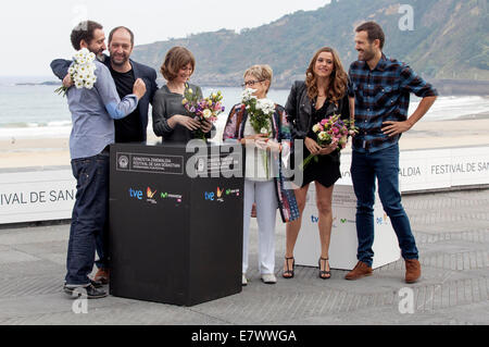 Jon Garano, Josean Bengoetxea, Nagore Aranburu, Itziar Aizpuru, Itziar Ituno e Direttore Jose Mari Goenaga durante il 'Loreak' photocall della 62a San Sebastian Film Festival internazionale su Settembre 23, 2014/picture alliance Foto Stock