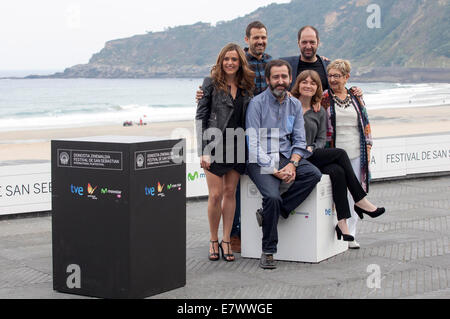 Itziar Ituno, Direttore Jon Garano, Direttore Jose Mari Goenaga, Nagore Aranburu, Josean Bengoetxea e Itziar Aizpuru durante il 'Loreak' photocall della 62a San Sebastian Film Festival internazionale su Settembre 23, 2014/picture alliance Foto Stock