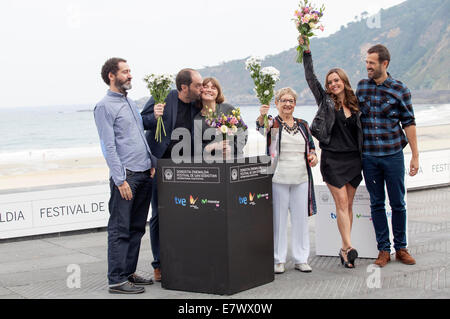 Jon Garano, Josean Bengoetxea, Nagore Aranburu, Itziar Aizpuru, Itziar Ituno e Direttore Jose Mari Goenaga durante il 'Loreak' photocall della 62a San Sebastian Film Festival internazionale su Settembre 23, 2014/picture alliance Foto Stock