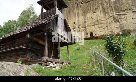 Corbii de Piatra in legno antico monastero, Romania, Est Europa. Foto Stock