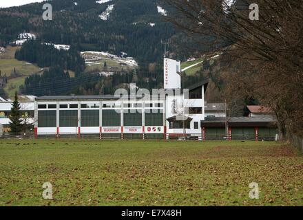 La principale stazione dei vigili del fuoco di Lindenweg, nella città di Fugen Austria Europa 2013 Foto Stock