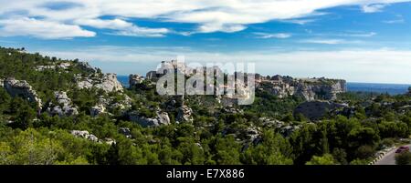 Borgo medievale di Les Baux de Provence, Alpilles, Bouches-du-Rhone , Francia, Europa Foto Stock