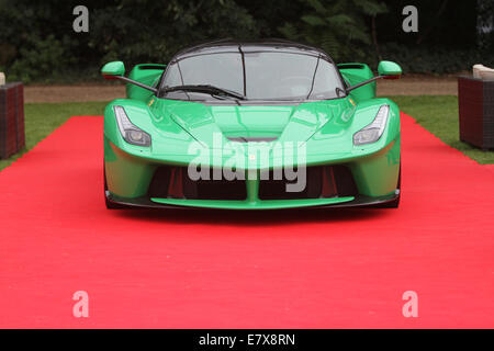 LaFerrari - Ferraris Hypercar in uno spento verde Foto Stock