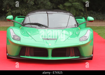 LaFerrari - Ferraris Hypercar in uno spento verde Foto Stock