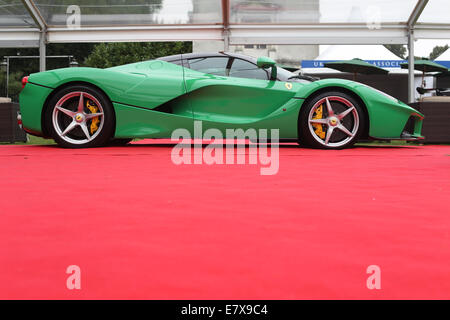 LaFerrari - Ferraris Hypercar in uno spento verde Foto Stock