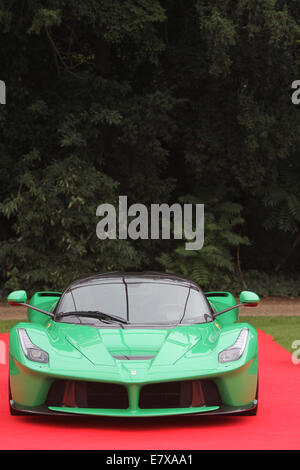 LaFerrari - Ferraris Hypercar in uno spento verde Foto Stock