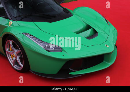 LaFerrari - Ferraris Hypercar in uno spento verde Foto Stock