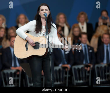 Gleneagles, Auchterarder, Perthshire Scozia. Xxv Sep, 2014. La Ryder Cup. Amy Macdonald esegue sul palco durante la cerimonia di apertura. Credito: Azione Sport Plus/Alamy Live News Foto Stock