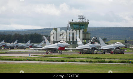 Eurofighter Typhoon FRG4 velivolo 1 & 6 squadroni RAF Lossiemouth, Morayshire. SCO 9123 Foto Stock