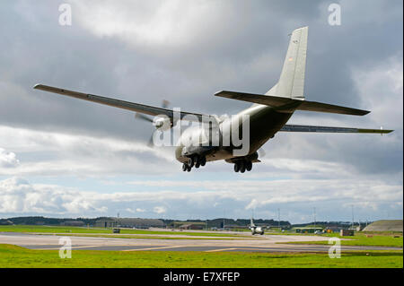 Il tedesco Transall C160 Trasporti twin propulsori di aerei in arrivo a RAF Lossiemouth, Scozia. SCO 9127 Foto Stock