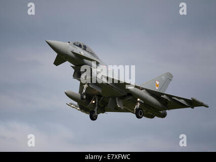 Eurofighter Typhoon FRG4 sull approccio per RAF Lossiemouth, Morayshire. SCO 9133 Foto Stock