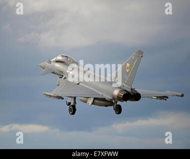 Eurofighter Typhoon FRG4 sull approccio per RAF Lossiemouth, Morayshire. SCO 9134 Foto Stock