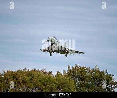 Eurofighter Typhoon FRG4 sull approccio per RAF Lossiemouth, Morayshire. SCO 9163 Foto Stock