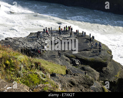 Gullfoss ("Golden cade') cascata sul fiume Hvítá, a sud-ovest dell'Islanda. Foto Stock