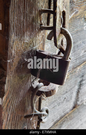 sawed vecchia serratura Foto Stock