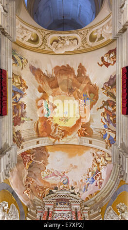 Padova, Italia - 8 Settembre 2014: affresco sul soffitto del presbiterio della Basilica di Santa Giustina di Sebastiano Ricci (1700). Foto Stock