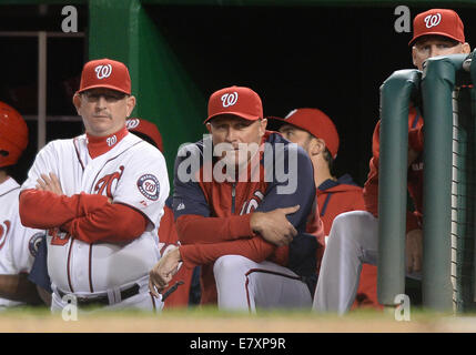 Washington, DC, Stati Uniti d'America. Xxv Sep, 2014. Washington cittadini gestore Matt Williams (9), centro, orologi i cittadini" la partita contro i New York Mets nel secondo inning della seconda partita di un doubleheader cittadini al parco di Washington. Ai cittadini di battere il Mets, 3-0. Credito: ZUMA Press, Inc./Alamy Live News Foto Stock