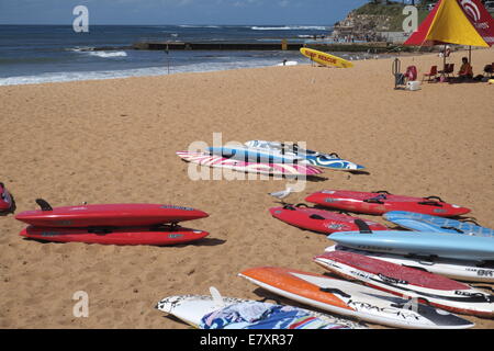 Tavole da surf sulla spiaggia collaroy, uno di Sydney la famosa Northern Beaches,l'australia Foto Stock