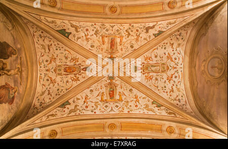 Padova, Italia - 9 Settembre 2014: il soffitto dipinto nella chiesa di San Benedetto vecchio (San Benedetto) dal XVI secolo Foto Stock