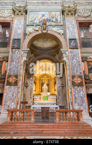 Padova, Italia - 10 settembre 2014: il presbiterio della chiesa di San Gaetano. Foto Stock