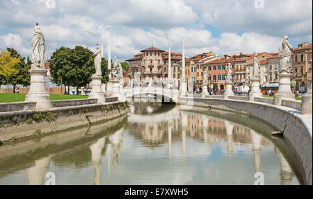 Padova, Italia - 10 settembre 2014: Prato della Valle da sud Foto Stock