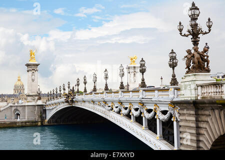 Pont ponte Alexandre III a Parigi, Francia Foto Stock