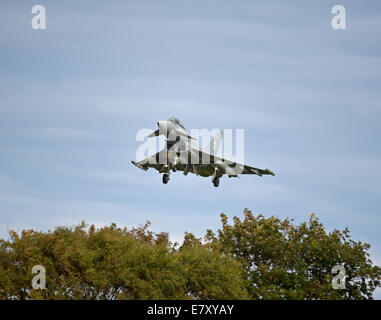 Eurofighter Typhoon FRG4 sull approccio per RAF Lossiemouth, Morayshire. SCO 9136 Foto Stock