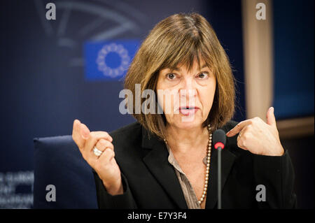 Bruxelles, BXL, Belgio. 26 Sep, 2014. Membro tedesco del parlamento europeo ( MEP ), Rebecca Harms, che ha volato ieri a Mosca per osservare la prova oggi stesso per accuse di spionaggio del pilota ucraino Nadiya Savchenko - ieri è stato negato l'ingresso in Russia, nonostante i titolari di un passaporto diplomatico. Dopo tre ore di attesa in aeroporto di Mosca aveva detto che lei era un ''indesiderabile'' persona in Russia e che la sua voce sarebbe un ''atto criminale''. Credito: ZUMA Press, Inc./Alamy Live News Foto Stock