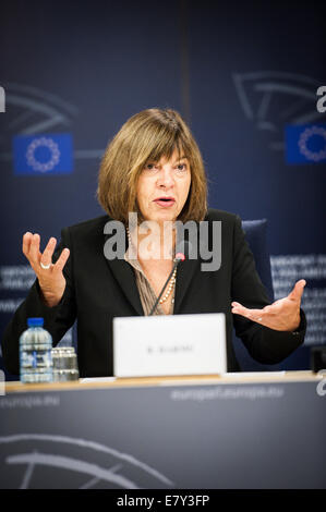 Bruxelles, BXL, Belgio. 26 Sep, 2014. Membro tedesco del parlamento europeo ( MEP ), Rebecca Harms, che ha volato ieri a Mosca per osservare la prova oggi stesso per accuse di spionaggio del pilota ucraino Nadiya Savchenko - ieri è stato negato l'ingresso in Russia, nonostante i titolari di un passaporto diplomatico. Dopo tre ore di attesa in aeroporto di Mosca aveva detto che lei era un ''indesiderabile'' persona in Russia e che la sua voce sarebbe un ''atto criminale''. Credito: ZUMA Press, Inc./Alamy Live News Foto Stock