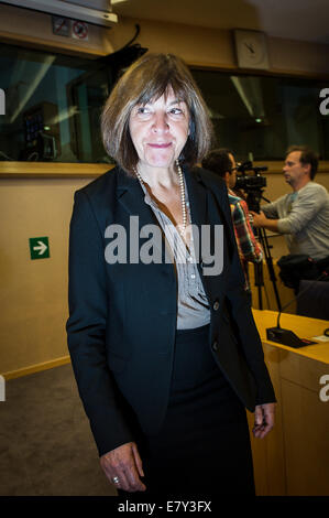 Bruxelles, BXL, Belgio. 26 Sep, 2014. Membro tedesco del parlamento europeo ( MEP ), Rebecca Harms, che ha volato ieri a Mosca per osservare la prova oggi stesso per accuse di spionaggio del pilota ucraino Nadiya Savchenko - ieri è stato negato l'ingresso in Russia, nonostante i titolari di un passaporto diplomatico. Dopo tre ore di attesa in aeroporto di Mosca aveva detto che lei era un ''indesiderabile'' persona in Russia e che la sua voce sarebbe un ''atto criminale''. Credito: ZUMA Press, Inc./Alamy Live News Foto Stock