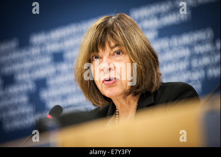 Bruxelles, BXL, Belgio. 26 Sep, 2014. Membro tedesco del parlamento europeo ( MEP ), Rebecca Harms, che ha volato ieri a Mosca per osservare la prova oggi stesso per accuse di spionaggio del pilota ucraino Nadiya Savchenko - ieri è stato negato l'ingresso in Russia, nonostante i titolari di un passaporto diplomatico. Dopo tre ore di attesa in aeroporto di Mosca aveva detto che lei era un ''indesiderabile'' persona in Russia e che la sua voce sarebbe un ''atto criminale''. Credito: ZUMA Press, Inc./Alamy Live News Foto Stock