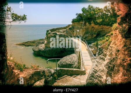 La Emile Gaboriau passerella sull'Charente Maritime costa a Saint palais sur Mer Francia instagram trattamento. Foto Stock