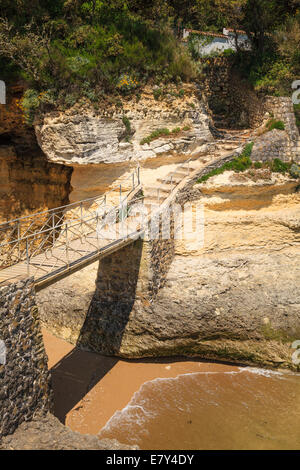 La Emile Gaboriau passerella sull'Charente Maritime costa a Saint palais sur Mer Francia. Foto Stock