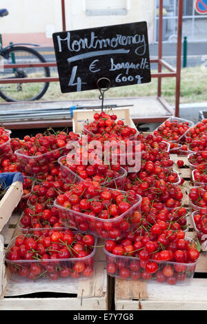 Le ciliegie sul mercato Saint Louis a Fontainebleau, Francia Foto Stock